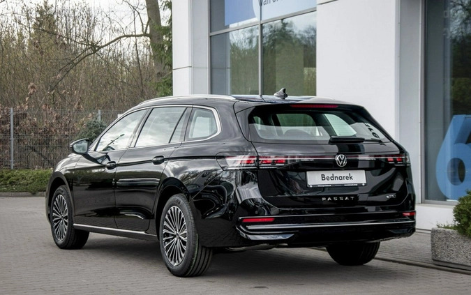 Volkswagen Passat cena 199700 przebieg: 5, rok produkcji 2024 z Chojna małe 379